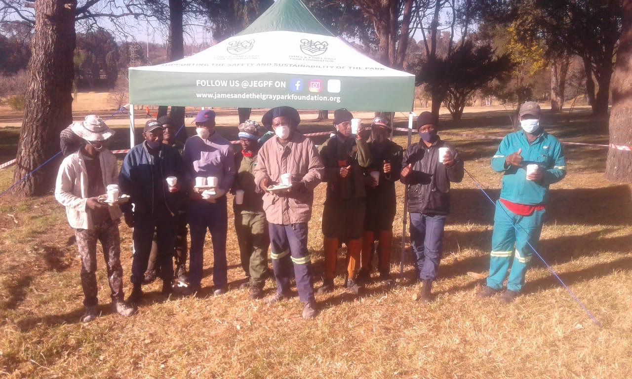 Volunteers at a JEGPF clean-up drive