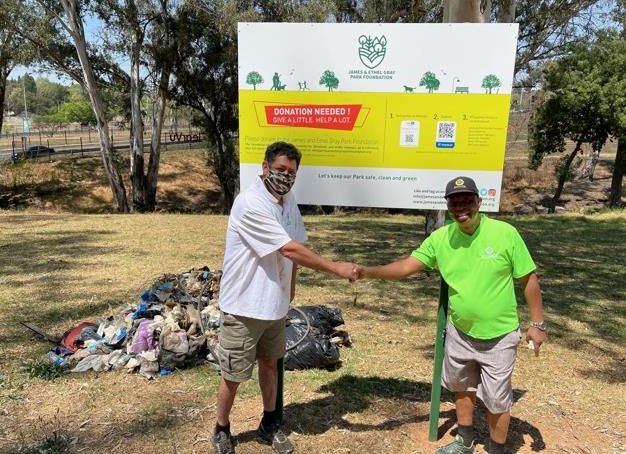 River clean-up volunteers